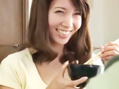 ＜人妻×NTR＞義父からのセクハラに耐える嫁！夫の前で大胆ベロチュー！変態オヤジのねちこい責めに抵抗できず…【清城ゆき】