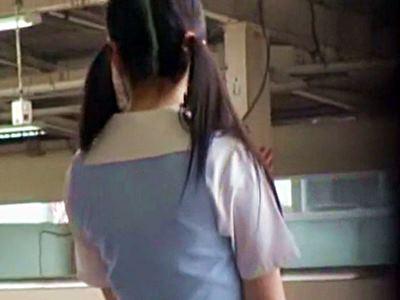 男も知らなそうな制服美少女を電車で痴漢！指マンやおもちゃで大量お漏らし！服をむかれ恥辱のレイプにすすり泣く娘に膣内射精